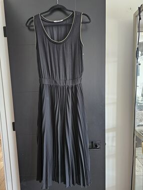 Promod Black Sleeveless Pleated Midi Dress with Gold Trim